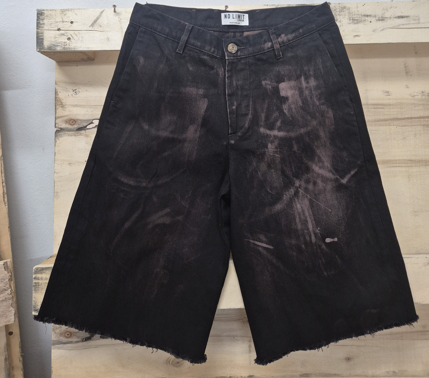 Men's Denim 3 Quarter Length Baggy Bleached Effect Barrow Frayed Shorts Dark Chocolate 1015