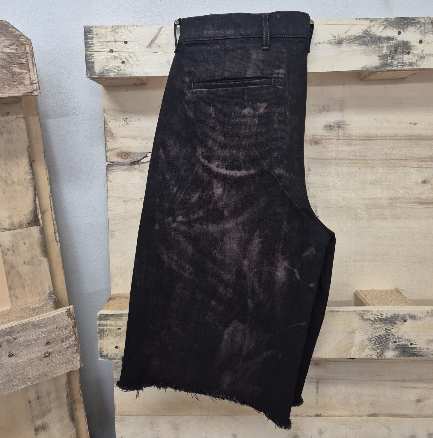 Men's Denim 3 Quarter Length Baggy Bleached Effect Barrow Frayed Shorts Dark Chocolate 1015