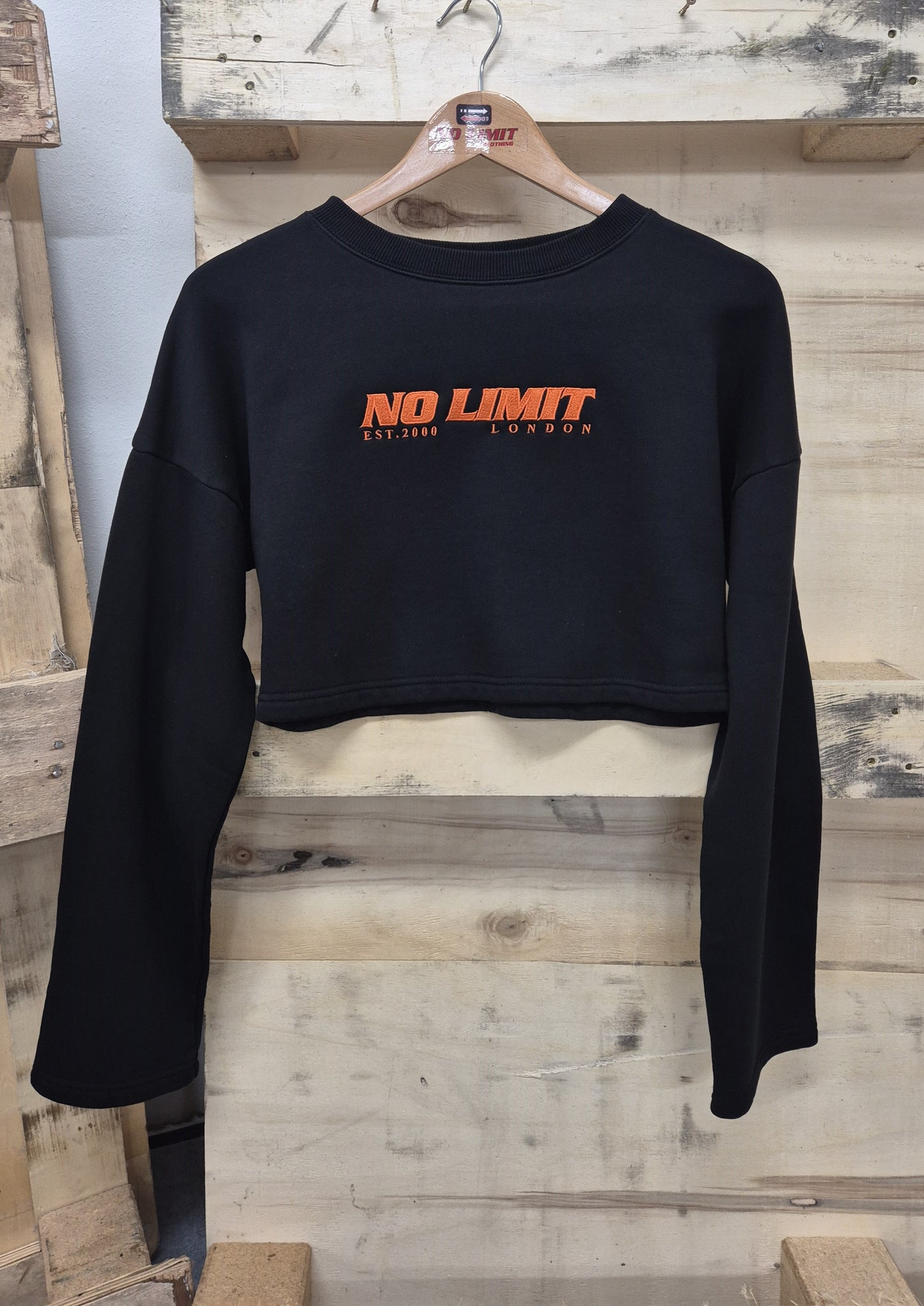 Women' Gym Workout Black Cropped pullover Sweatshirt No Limit Embroidery