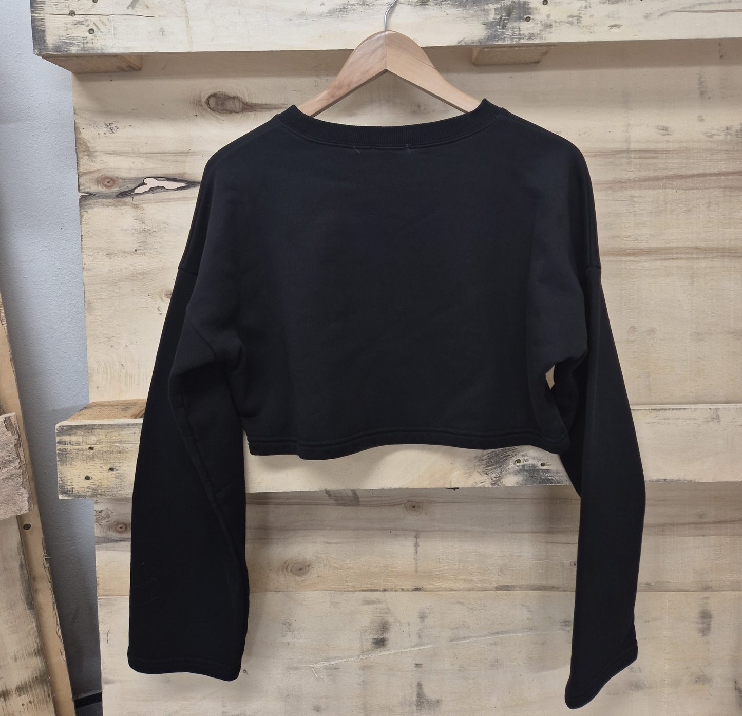 Women' Gym Workout Black Cropped pullover Sweatshirt No Limit Embroidery