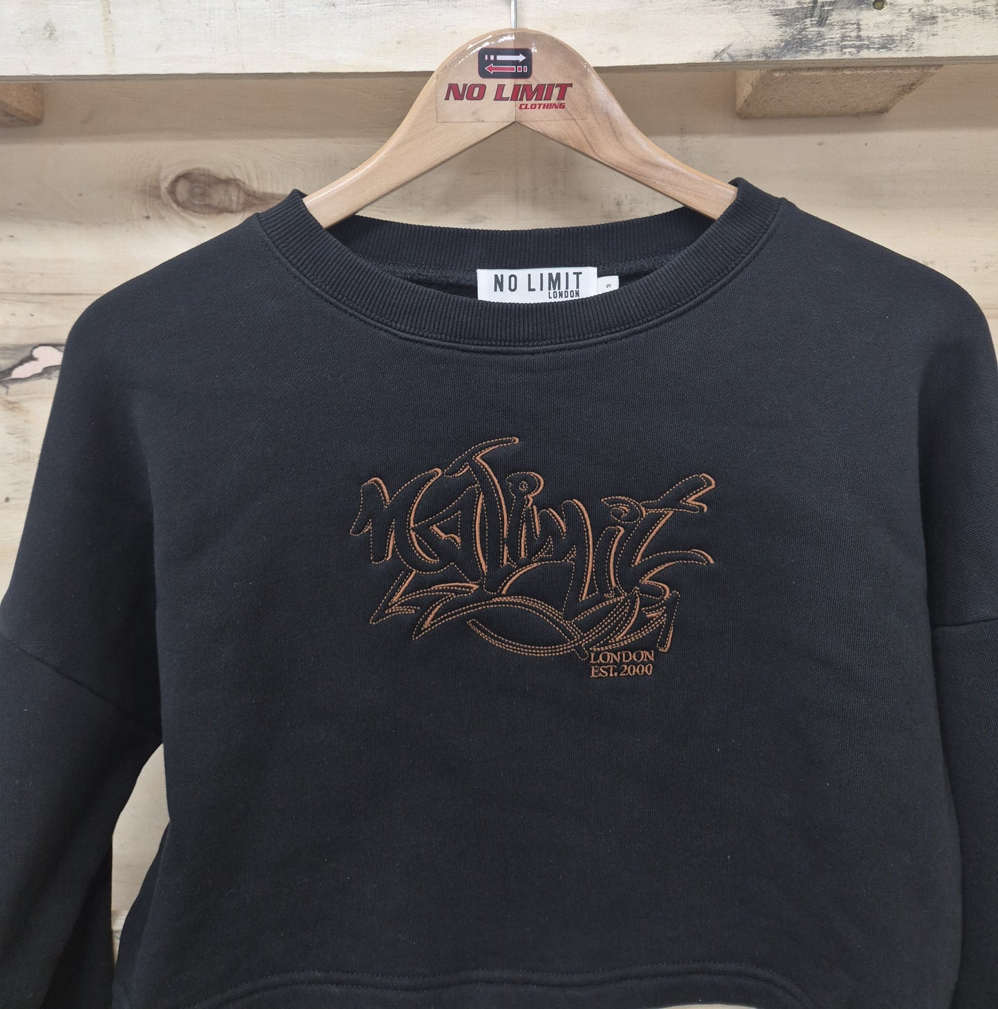 Women' Gym Workout Black Cropped pullover Sweatshirt No Limit Embroidery