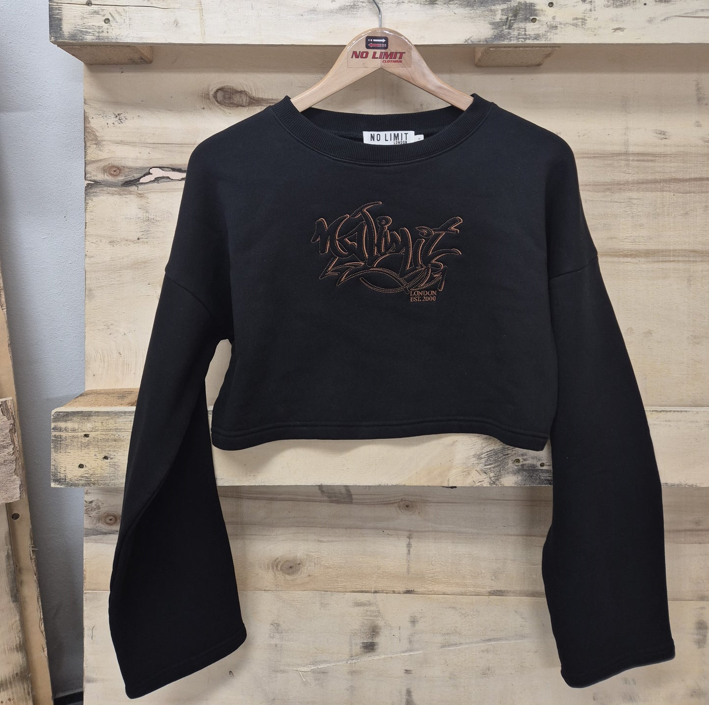 Women' Gym Workout Black Cropped pullover Sweatshirt No Limit Embroidery