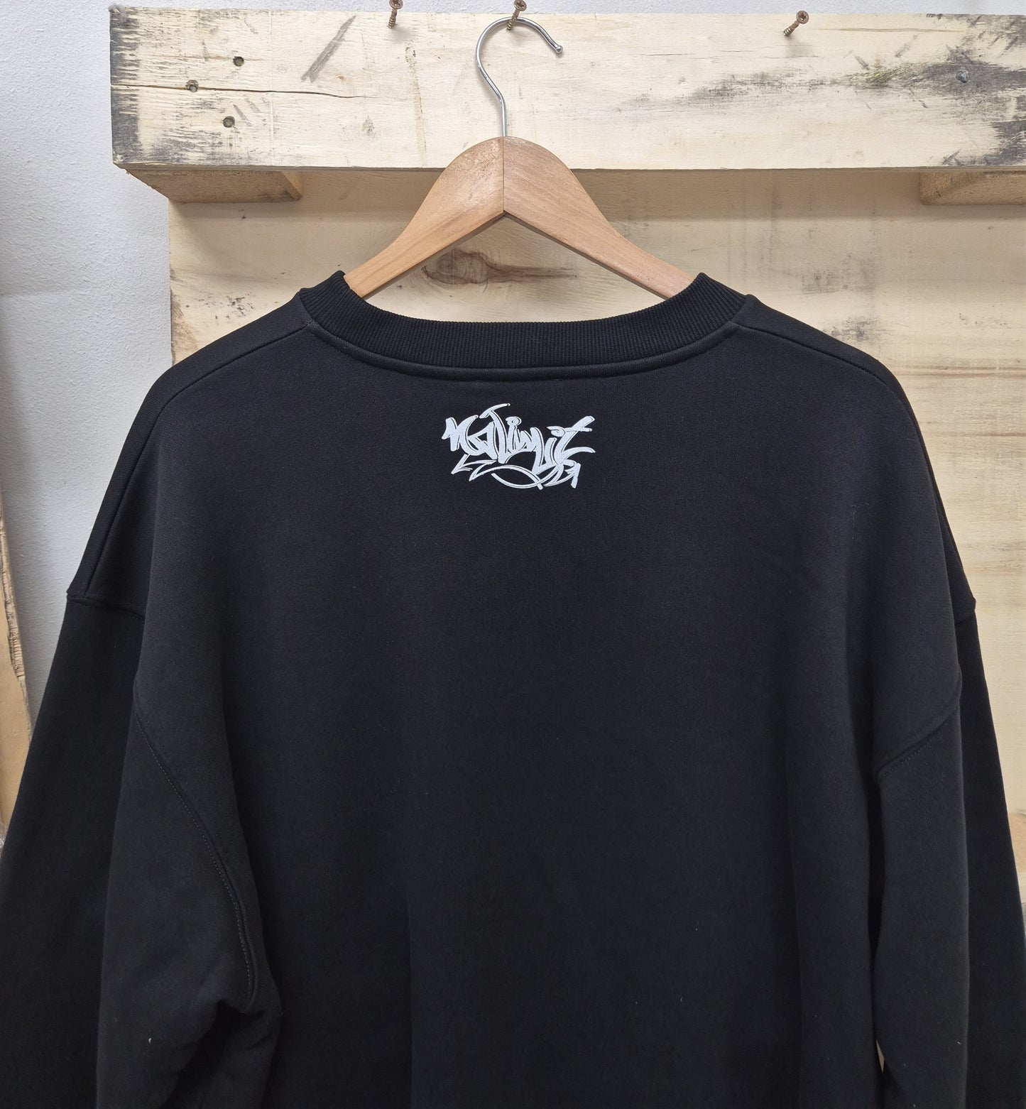 Men's No Limit Electric White Graffiti Print Logo Essential Sweatshirt